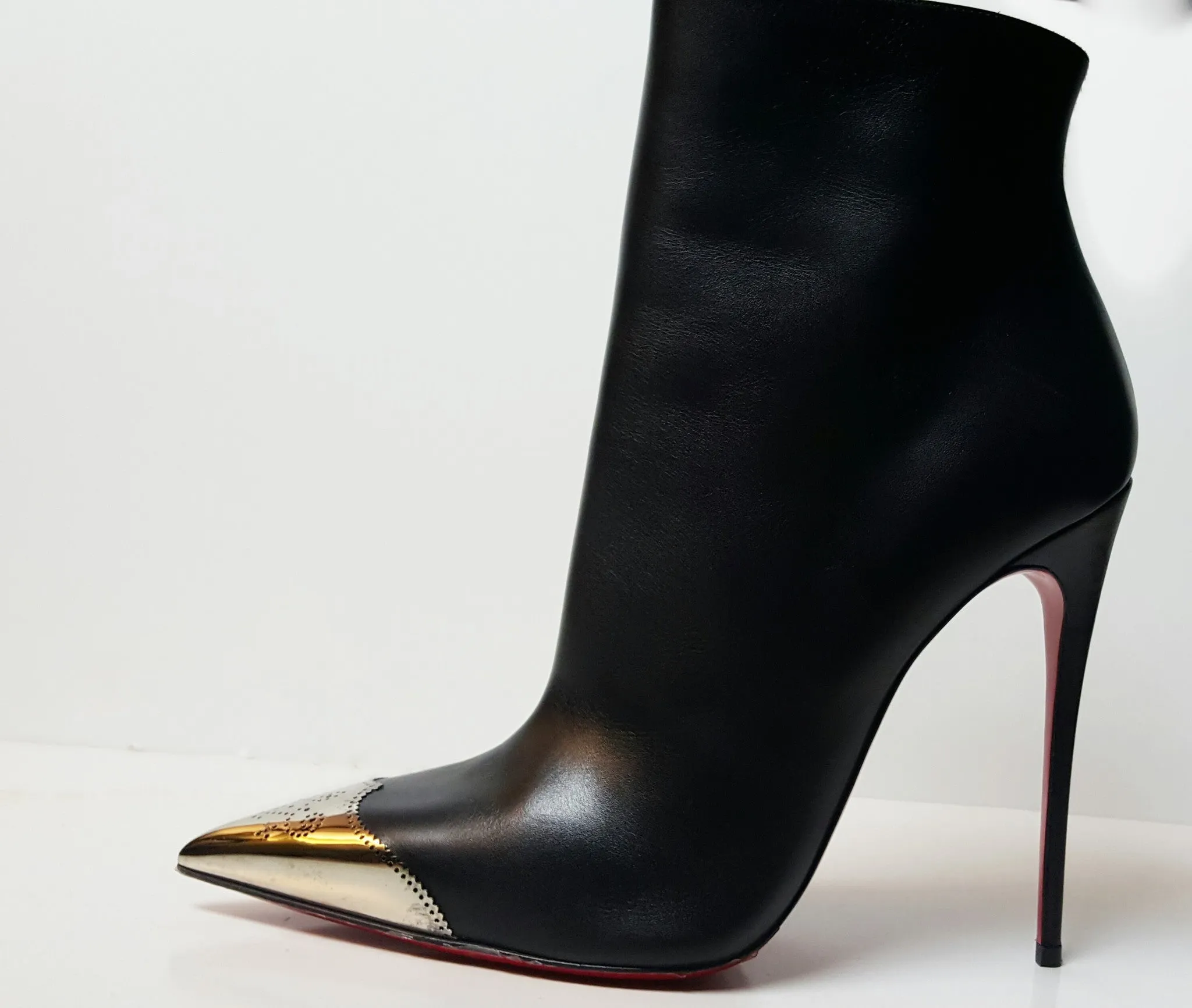 Christian Louboutin CalamiJane Silver Tip Bootie Size 39 (Fits U.S. Size 7-7.5)