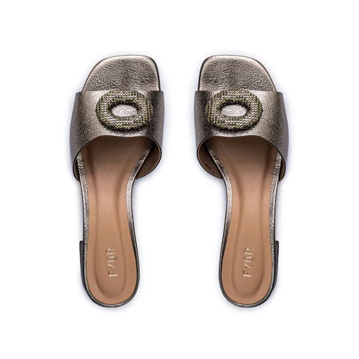 Dazzling Metallic Mule BCM 162