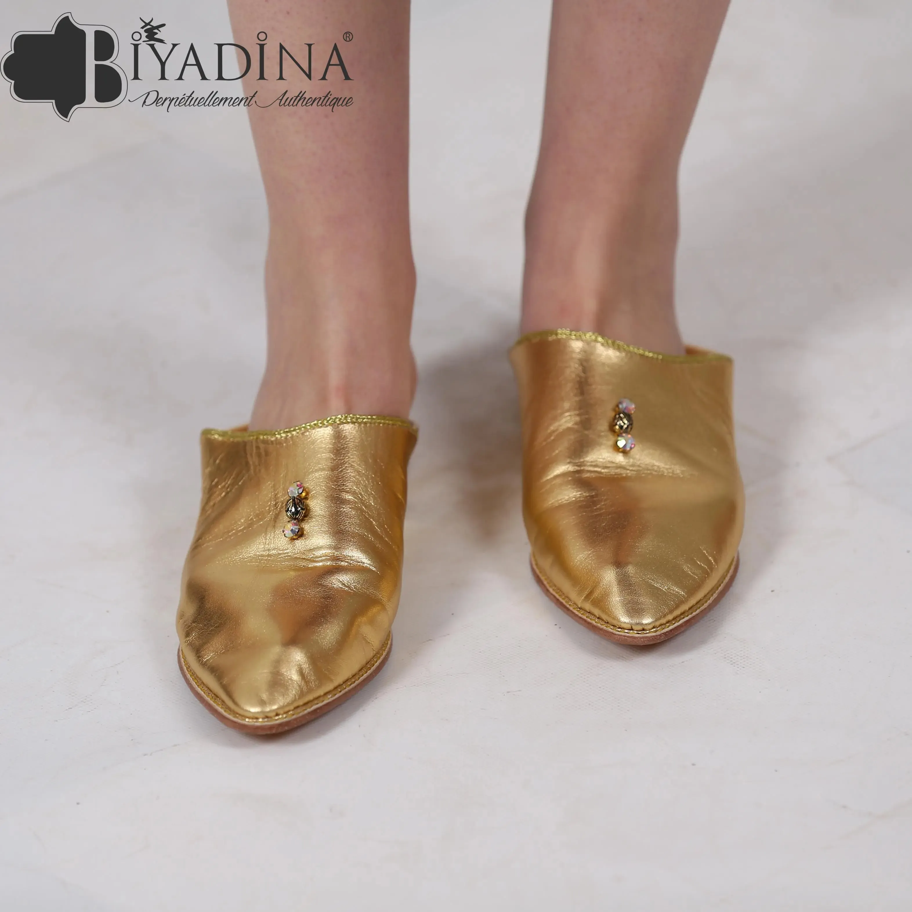 Pointed leather slipper