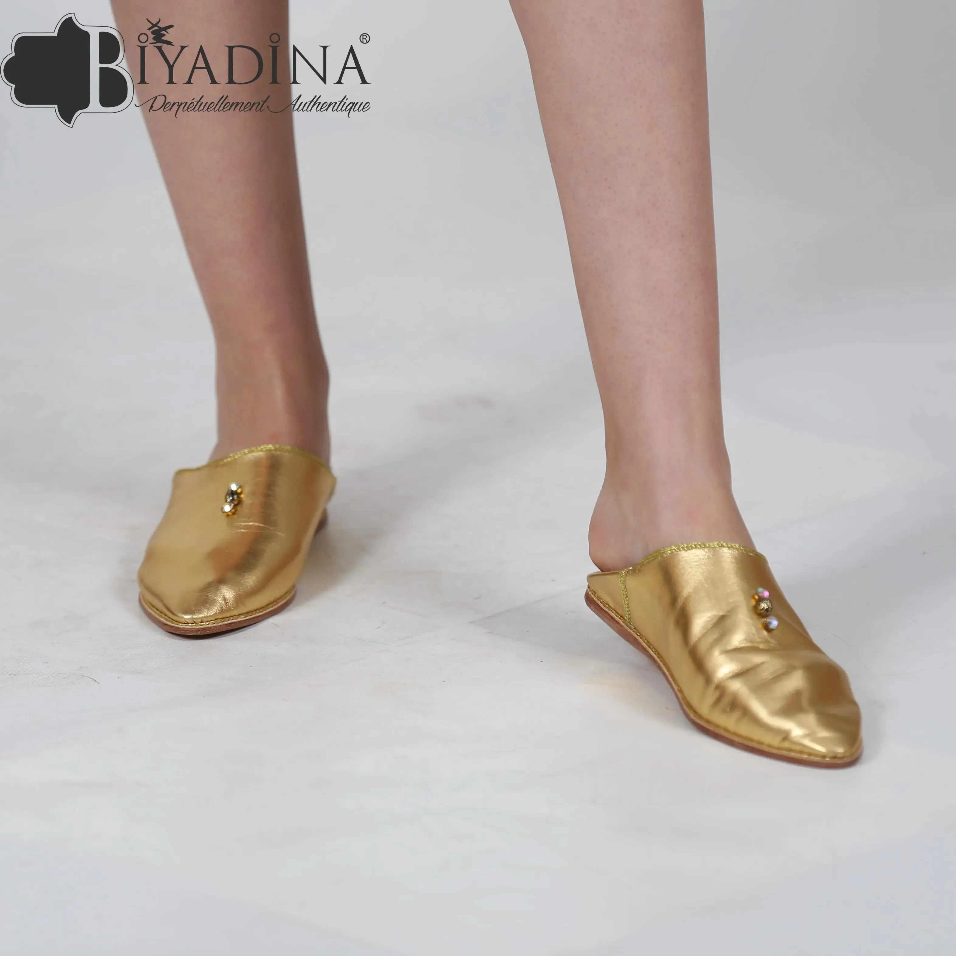 Pointed leather slipper