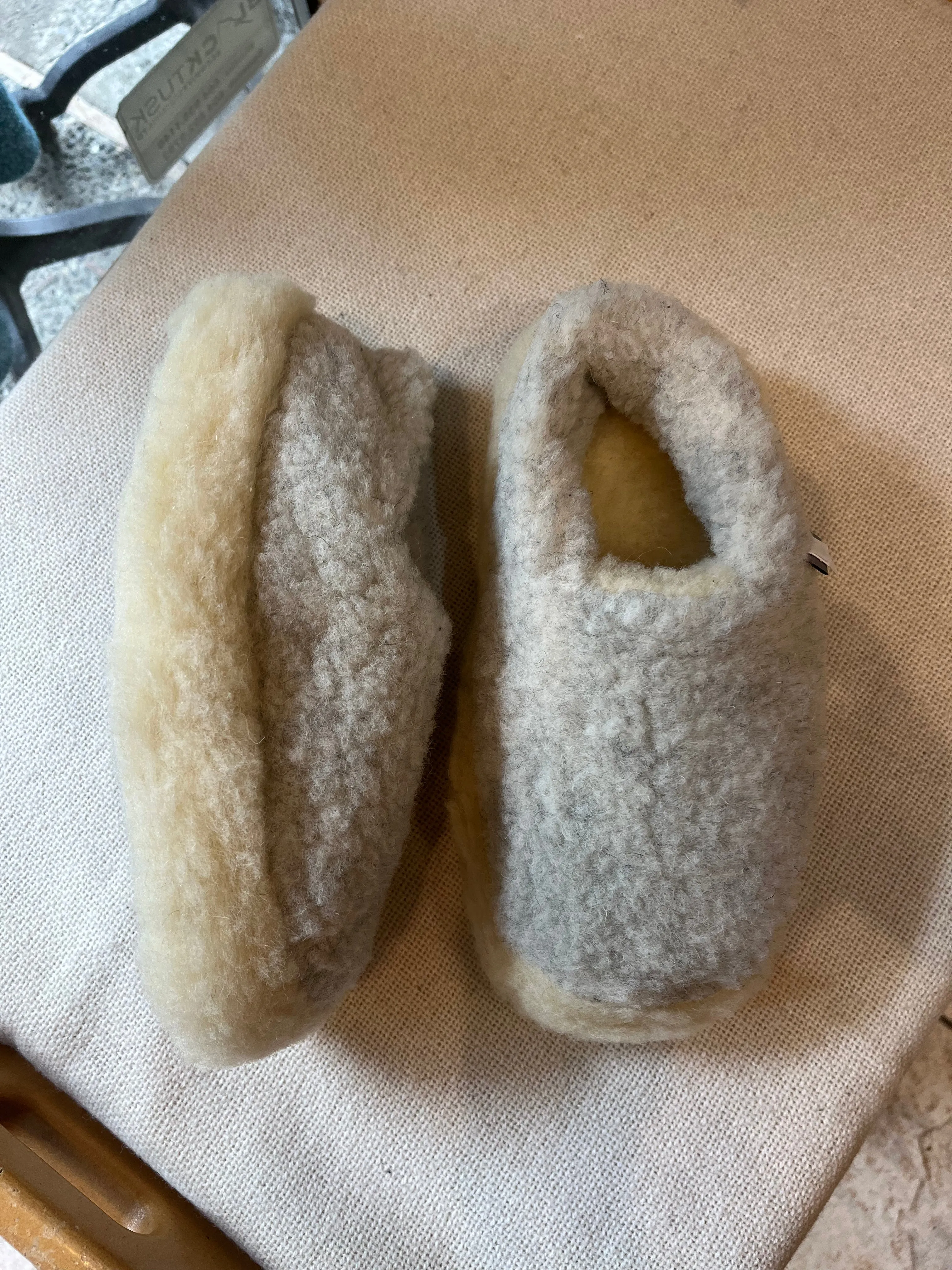 Sheep by the Sea Wool Slippers - Light Grey